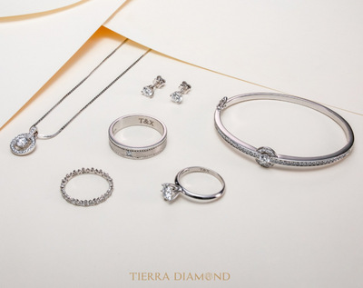 Nên mua nhẫn cưới kim cương nhân tạo hay kim cương thiên nhiên?