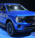Ford Everest thế hệ mới 2022 - Nhiều trang bị 'xịn' ngay từ bản thấp, thêm màu mới, làm khó 'vua' doanh số Fortuner