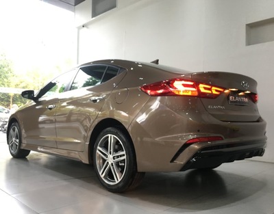 Xe Hyundai Elantra